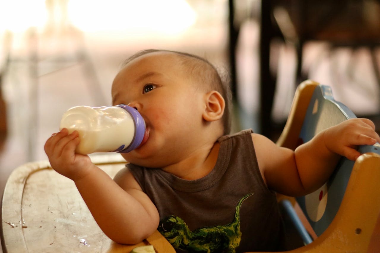 Lire la suite à propos de l’article Le premier allaitement de bébé : conseils essentiels pour un bon départ