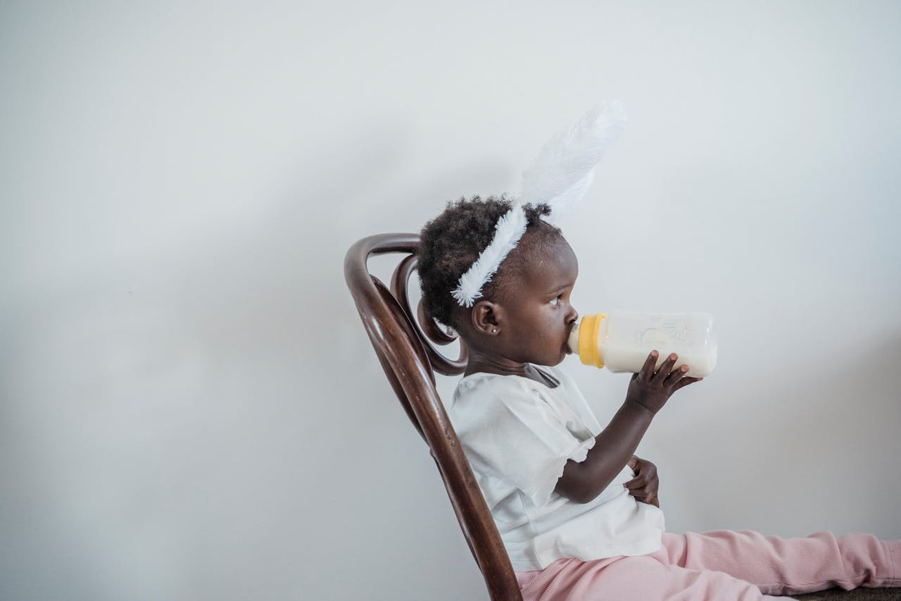 Lire la suite à propos de l’article Comment choisir la meilleure formule de lait infantile pour bébé : Guide complet pour jeunes parents 👶