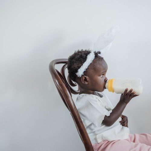 Comment choisir la meilleure formule de lait infantile pour bébé : Guide complet pour jeunes parents 👶